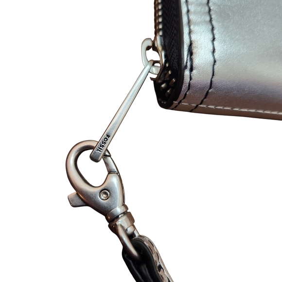 Fossil Metallic Silver Long Wristlet Wallet New - Picture 9 of 13